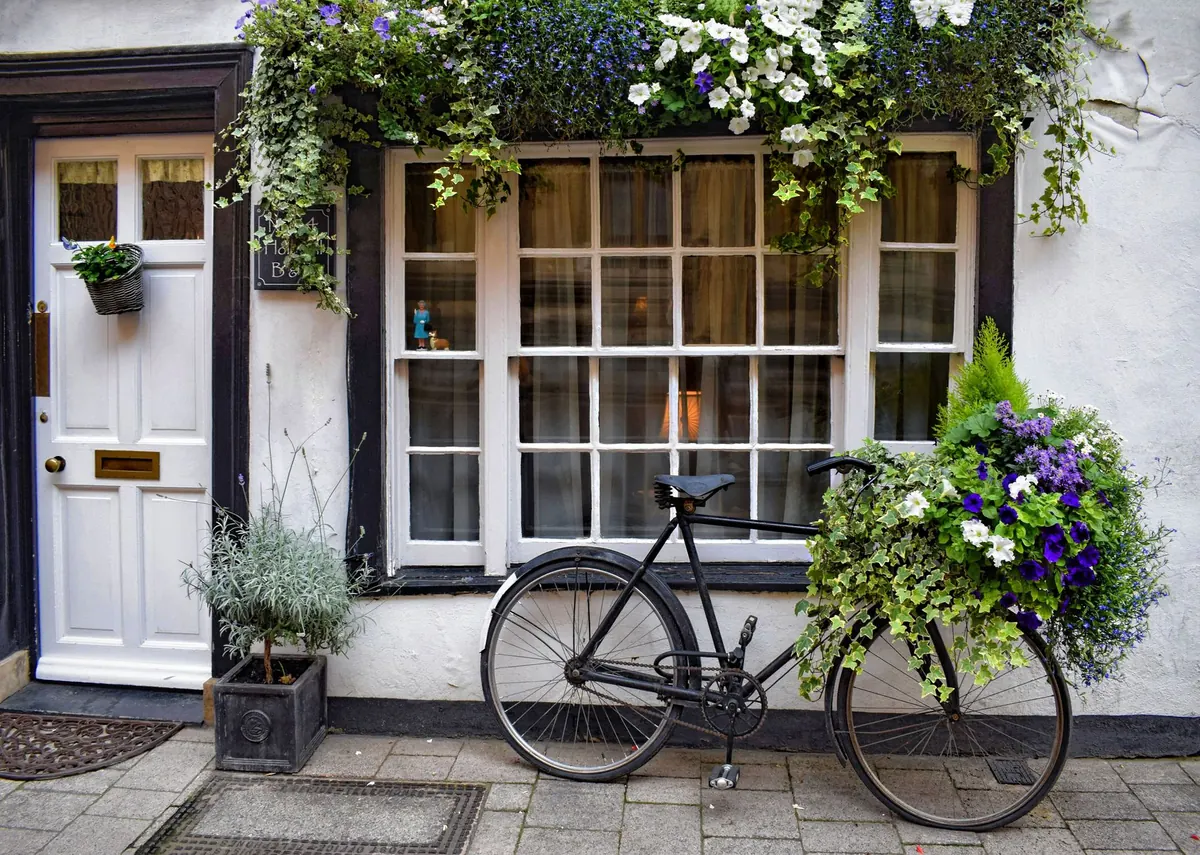 How to Photograph Cotswold Cottage Details: Doors, Windows, and Gardens